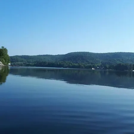 Le Nid doré sur le lac  Val des Monts Extérieur photo